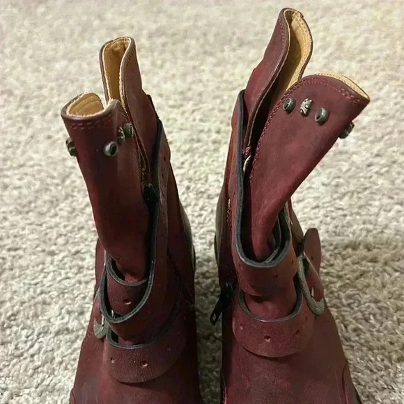 John Fluevog - Picture 2 of 9